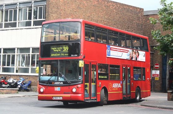 Londres: Míticos buses de dos pisos serán eléctricos