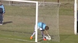 Este 'blooper' es candidato al gol más tonto del 2015 (VIDEO)