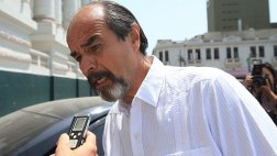 Mulder: "Hay una mordaza selectiva del ministro Adrianzén"