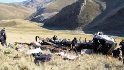 Se eleva a 9 número de muertos por caída de camión a un abismo