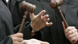 Ecuador: Jueza robó US$40 a su secretaria en plena audiencia