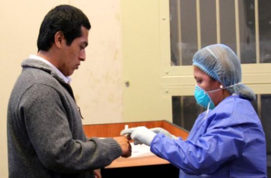 Marco Arenas y supuesta madre biológica pasaron examen de ADN