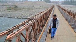 Huachipa: instalan puente sobre río, pero persiste inseguridad