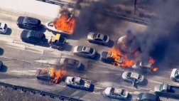 EE.UU.: Incendio forestal alcanza autopista en California