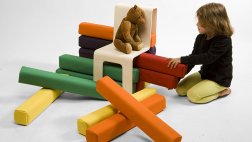 Crean un mueble que estimula la creatividad de los niños