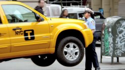 YouTube: No te metas con esta mujer policía de Nueva York