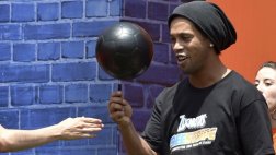 Ronaldinho lanzó videojuego e invitó a Perú a jugarlo