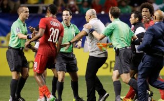 México vs. Panamá: árbitro 'huyó' así del polémico partido