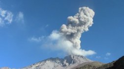 Moquegua: volcán Ubinas registró importante emisión de ceniza