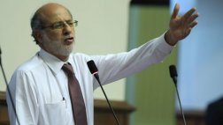 "Jara o Urresti me suena como proponer a Cantinflas o Pinocho"