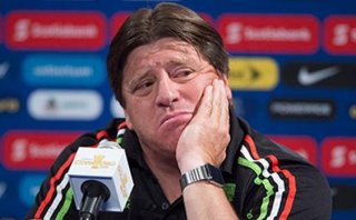 Miguel Herrera pide disculpas a México por "penoso incidente"