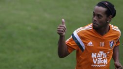 Ronaldinho marcó tres golazos en las prácticas de Fluminense