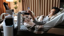 Toyota presenta robot asistente para personas con discapacidad