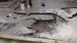 Ruptura de red matriz deja sin agua a tres pueblos de Chimbote