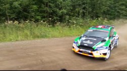 Fuchs abandonó especial en Finlandia pero sigue en carrera