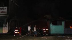 Puerto Maldonado: Fuego consume hostal y afecta a 10 familias