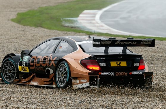 YouTube: Polémica acción de Audi saca a dos Mercedes en el DTM