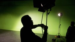 Hollywood sigue ignorando a los hispanos, según estudio