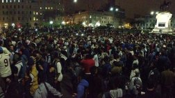 Hinchas de la 'U' festejaron aniversario en Plaza San Martín