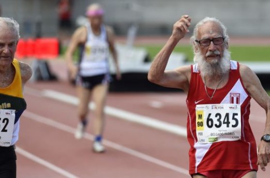 ¡Admirable! Peruano de 91 años gana en Mundial de Atletismo