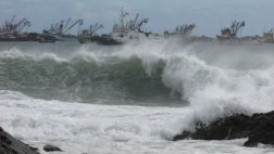 Olas de hasta tres metros se registraron de madrugada en el sur