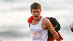 “Baywatch”: Zac Efron se uniría a Dwayne Johnson en adaptación
