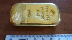 Una adolescente halló un lingote de oro en un lago de Alemania