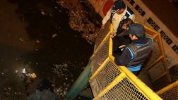 Fiscalía investiga muerte de hombre arrojado desde puente