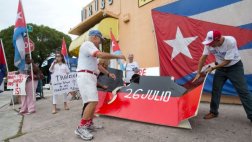 Cubanos en Miami repudian la reapertura de embajada en Cuba