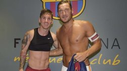 De colección: Roma subastará camiseta que Messi le dio a Totti