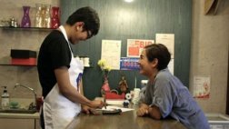 Los padres que abrieron un café solo para su hijo