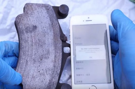 YouTube: ¿Qué pasa si usas un iPhone como pastilla de freno?