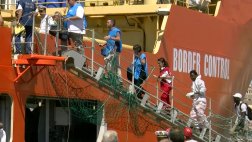 Italia: Llegan 300 migrantes rescatados en nueva tragedia