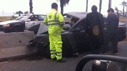 Costa Verde: auto chocó contra berma en bajada de Armendáriz