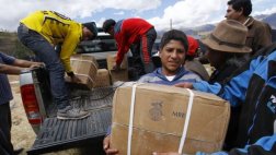 Entregan alimentos y abrigo a localidades afectadas por heladas