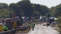 Avión cayó durante exhibición y mató a 7 personas en Inglaterra
