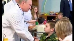 Putin da ciudadanía a niño ucraniano mutilado por bombardeo