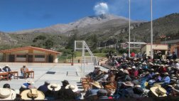 El volcán Ubinas emanó cenizas en un radio de 10 kilómetros