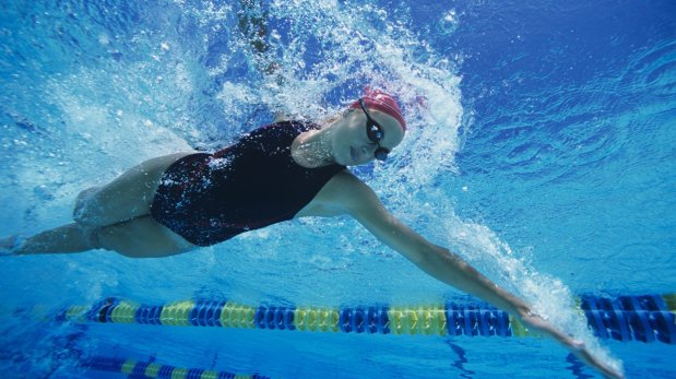 Conoce los beneficios de practicar la natación