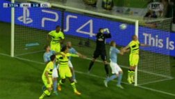 Yoshimar Yotún casi anota gol olímpico en Champions League