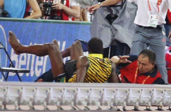 Usain Bolt: cuadro x cuadro del accidente con el camarógrafo