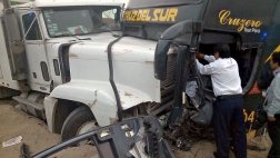Trujillo: ómnibus choca contra tráiler y deja tres heridos
