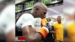 Insólito: Floyd Mayweather entrena con fajos de billetes