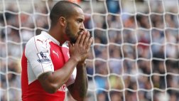 Walcott falló gol de manera increíble a pocos metros del arco