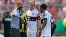 Douglas Costa: Robben calificó bicicleta como "jugada de circo"