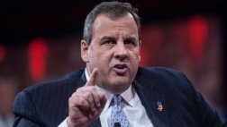 Republicano Christie pide rastrear inmigrantes al estilo FedEx