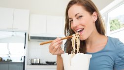 Cinco trucos que te ayudarán a comer más lento