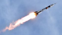 Despega nave espacial Soyuz con tres astronautas rumbo a la EEI