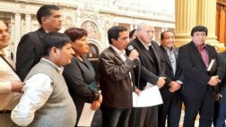 Gobernador de Loreto está en Lima: dice no estar detrás de paro