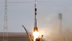 Nave tripulada Soyuz esquiva restos de cohete japonés